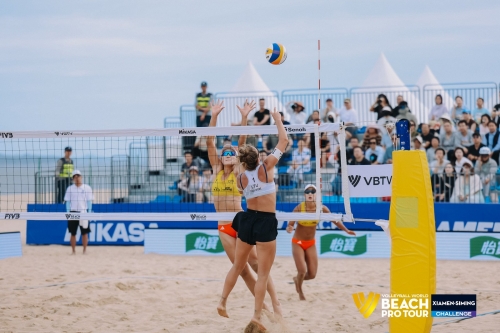 FOTO: Volleyball World. Yan X./X. Y. Xia CHN vs Paulikiene/Raupelyte LTU