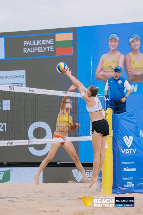 FOTO: Volleyball World. Yan X./X. Y. Xia CHN vs Paulikiene/Raupelyte LTU