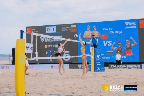 FOTO: Volleyball World. Yan X./X. Y. Xia CHN vs Paulikiene/Raupelyte LTU