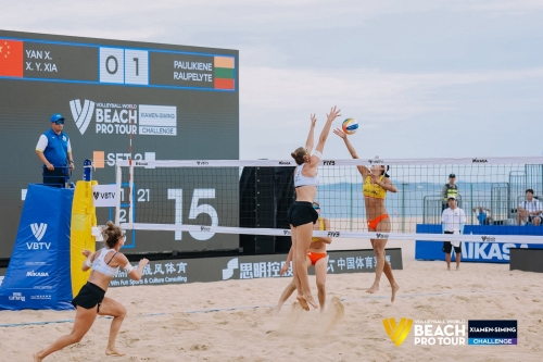 FOTO: Volleyball World. Yan X./X. Y. Xia CHN vs Paulikiene/Raupelyte LTU