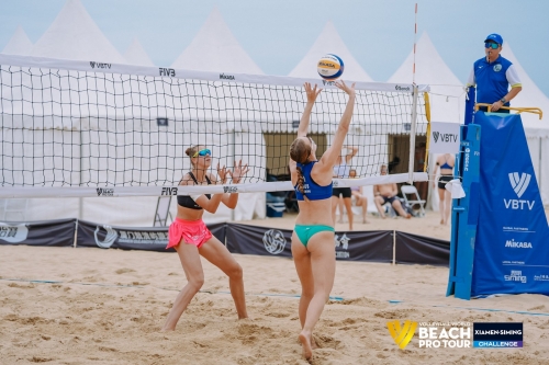 FOTO: Volleyball World. Fleming/Alchin AUS vs Paulikiene/Raupelyte LTU
