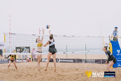 FOTO: Volleyball World. Paulikiene/Raupelyte LTU vs Dupin/Merle FRA 