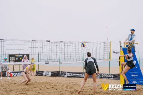 FOTO: Volleyball World. Paulikiene/Raupelyte LTU vs Dupin/Merle FRA 