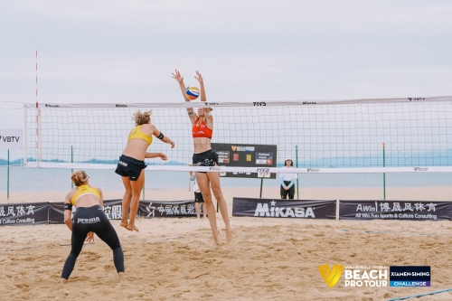 FOTO: Volleyball World. Paulikiene/Raupelyte LTU vs Annique/Menia SUI