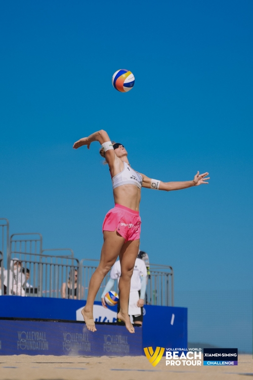 FOTO: Volleyball World. Paulikiene/Raupelyte LTU vs Durish/Koenig USA