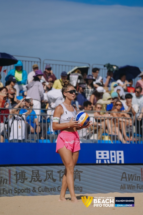 FOTO: Volleyball World. Paulikiene/Raupelyte LTU vs Durish/Koenig USA
