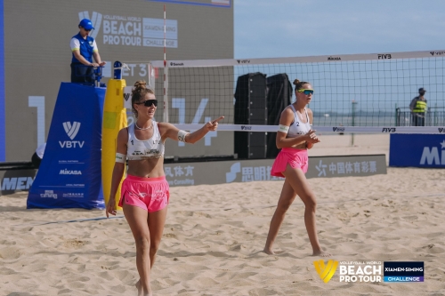 FOTO: Volleyball World. Paulikiene/Raupelyte LTU vs Durish/Koenig USA