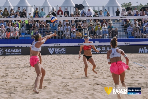 FOTO: Volleyball World. Paulikiene/Raupelyte LTU vs Durish/Koenig USA