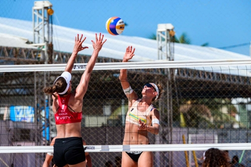 FOTO: Volleyball World. Paulikiene/Raupelyte (LTU) vs. Anouk/Zoe (SUI)